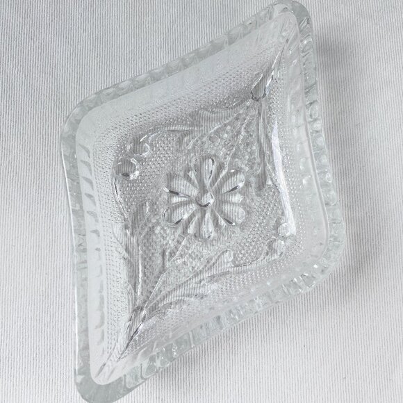 Vintage Glass Playing Card Suit Dishes – Heart, Club, Diamond, Spade - Picture 3 of 9